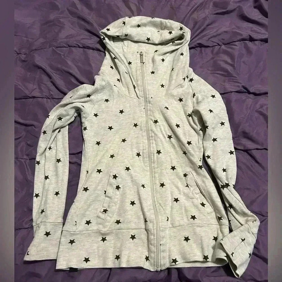 Grey Bench zip up with black stars size medium - Picture 9 of 9
